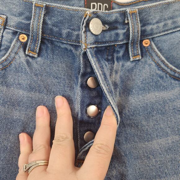 BDG Urban Outfitters Medium Wash Denim Cuffed Cut Off Jean Shorts Women's 28 - Picture 3 of 8